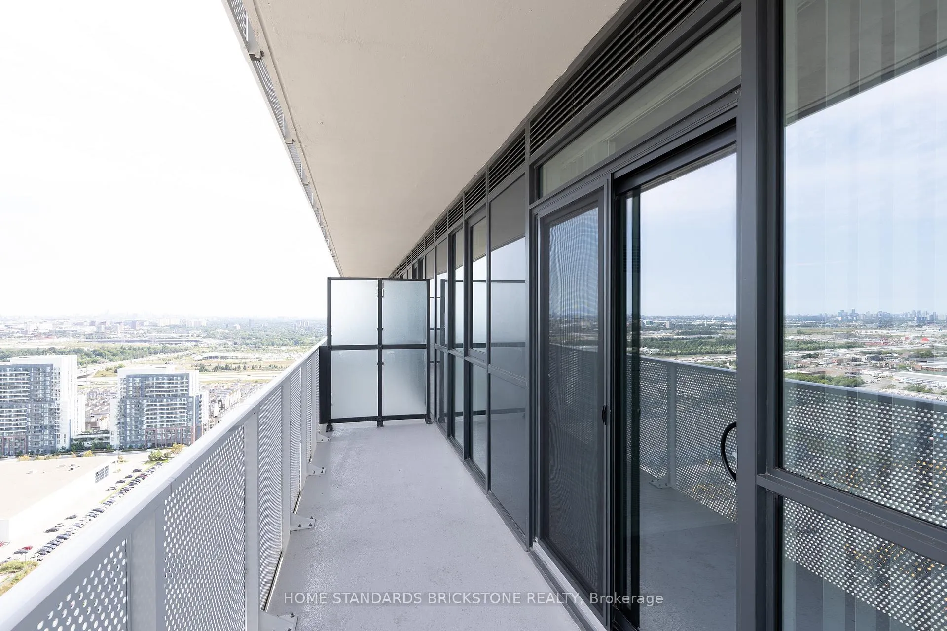 Photo 4 of Unit 3707, 28 Interchange Way W, Vaughan, Vaughan Corporate Centre — HOMEH