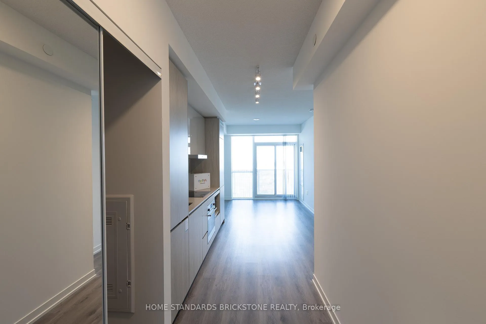 Photo 5 of Unit 3707, 28 Interchange Way W, Vaughan, Vaughan Corporate Centre — HOMEH
