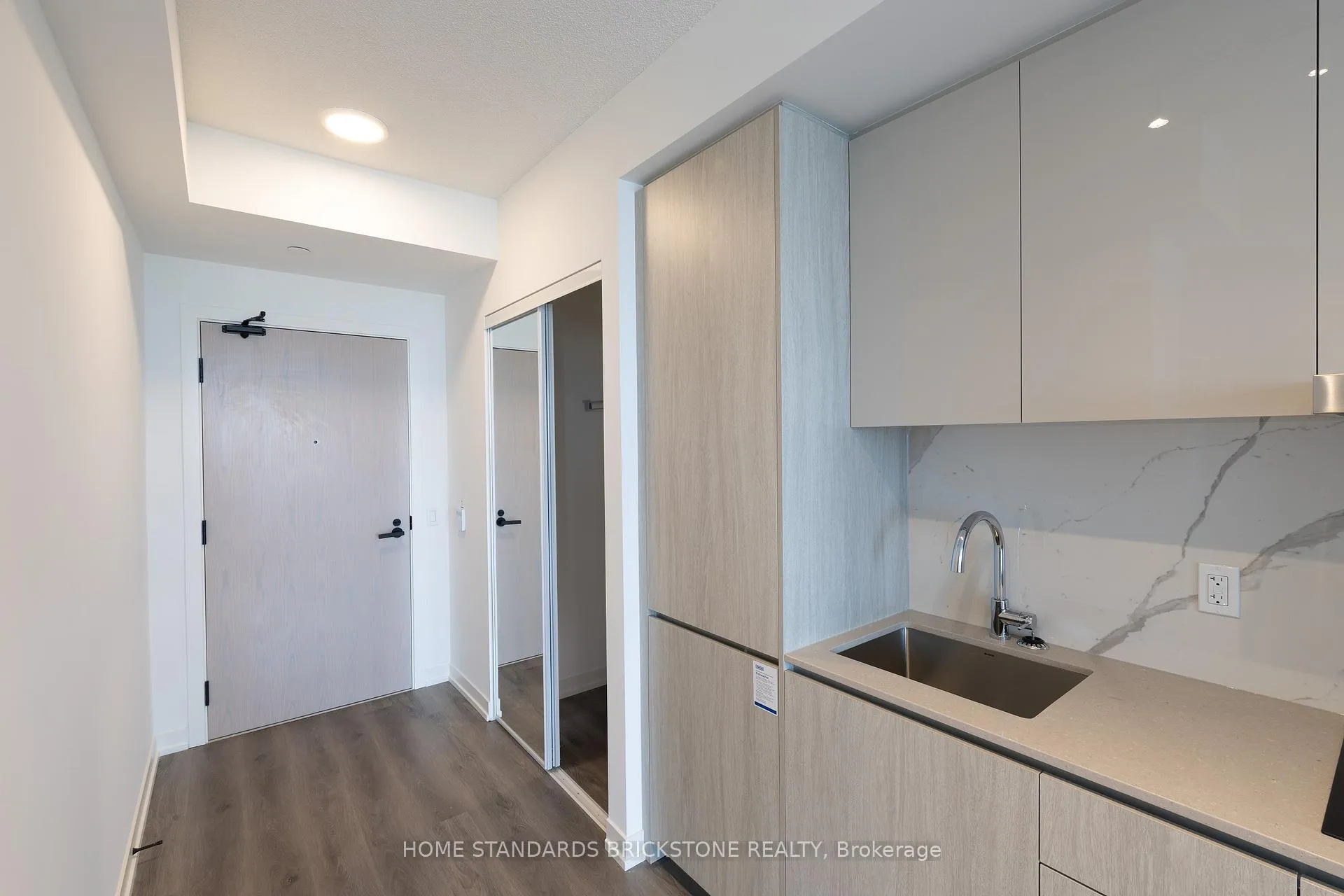 Photo 6 of Unit 3707, 28 Interchange Way W, Vaughan, Vaughan Corporate Centre — HOMEH