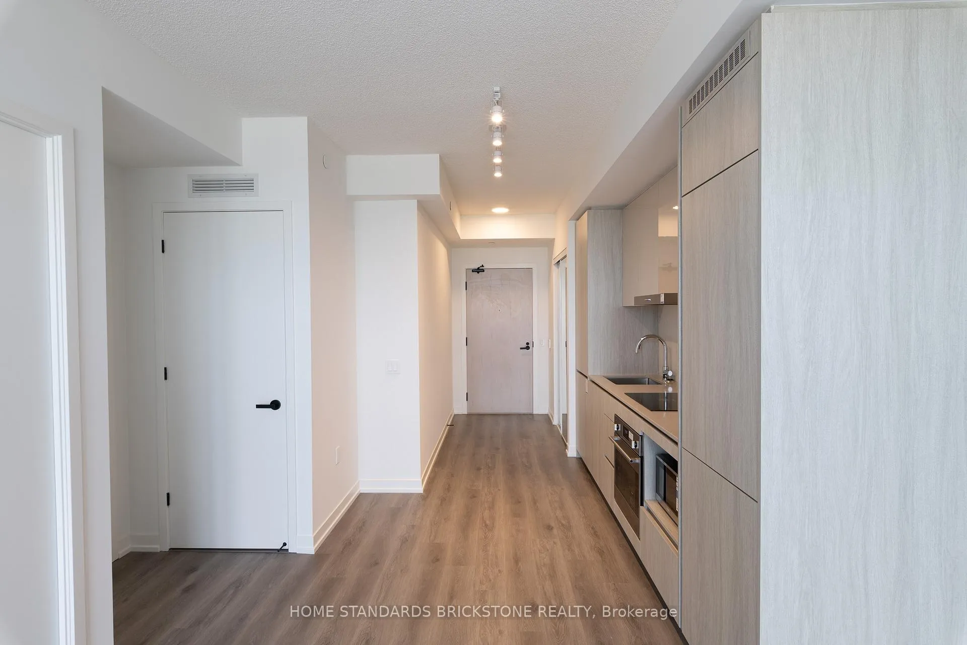 Photo 8 of Unit 3707, 28 Interchange Way W, Vaughan, Vaughan Corporate Centre — HOMEH