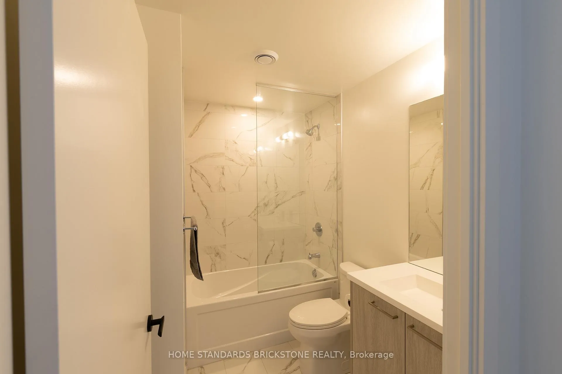 Photo 9 of Unit 3707, 28 Interchange Way W, Vaughan, Vaughan Corporate Centre — HOMEH