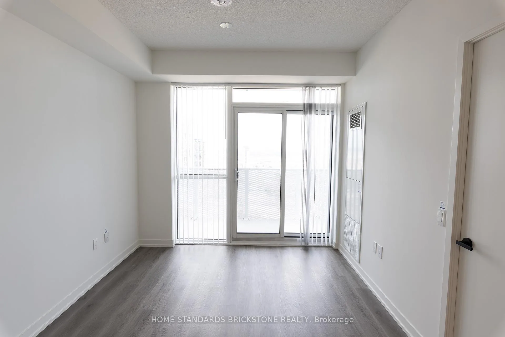 Photo 11 of Unit 3707, 28 Interchange Way W, Vaughan, Vaughan Corporate Centre — HOMEH