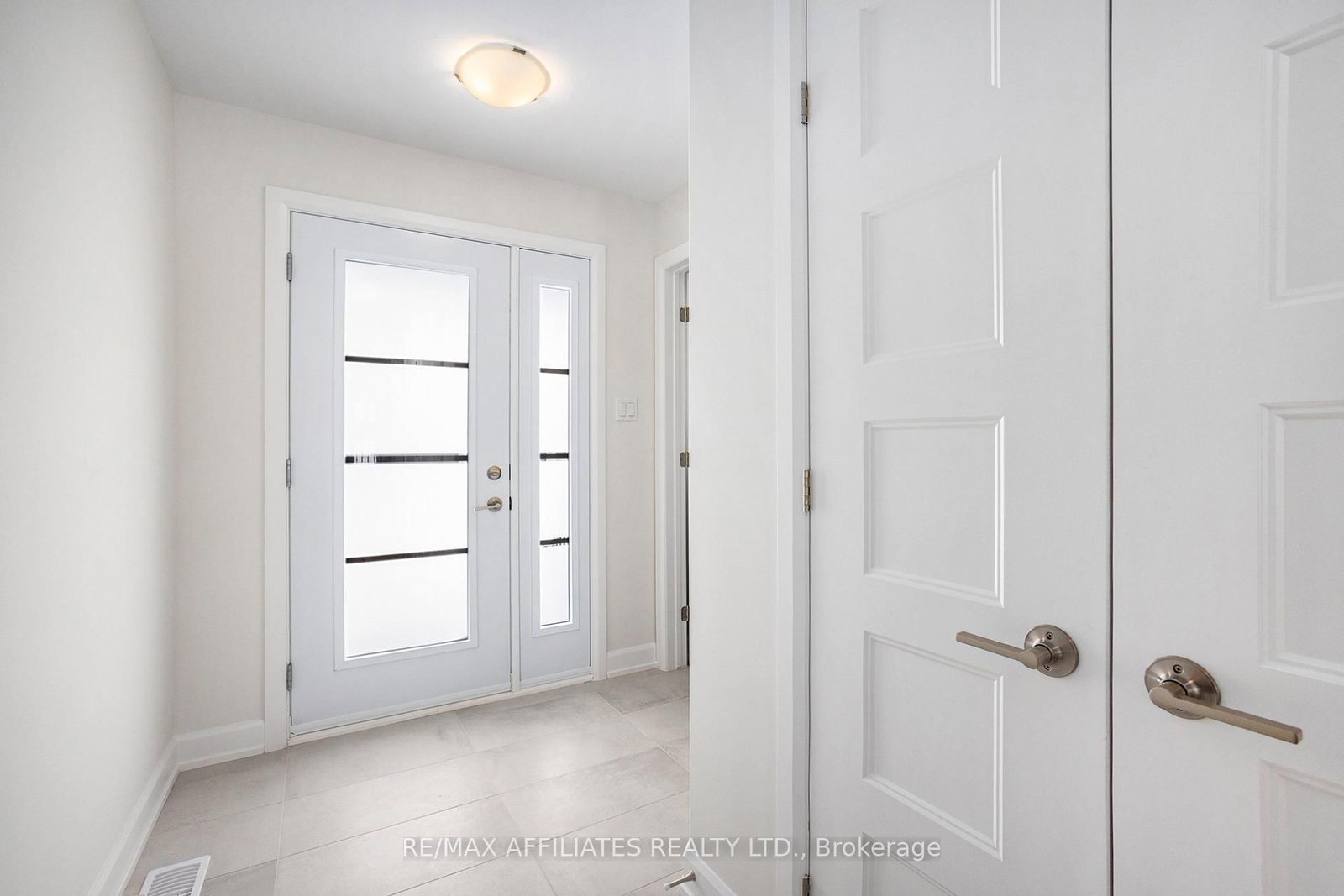Photo 4 of 909 CHABLIS Cres, Russell, Embrun — HOMEH