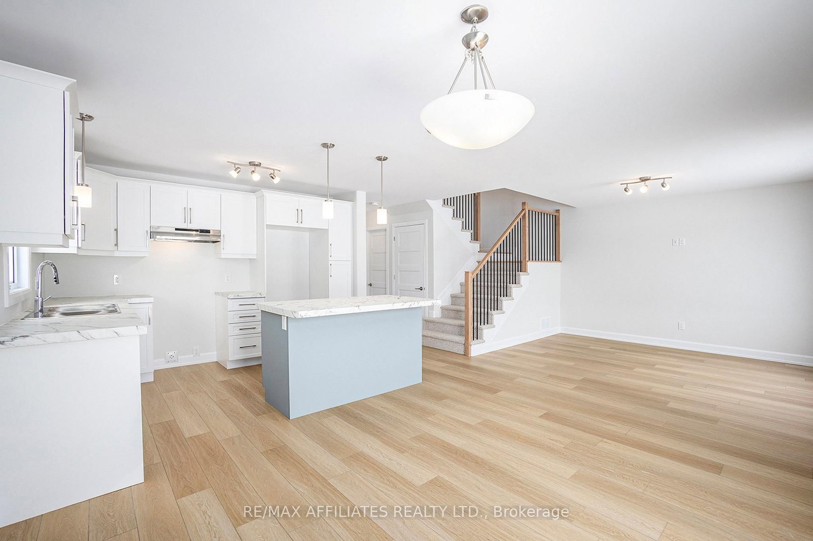 Photo 8 of 909 CHABLIS Cres, Russell, Embrun — HOMEH