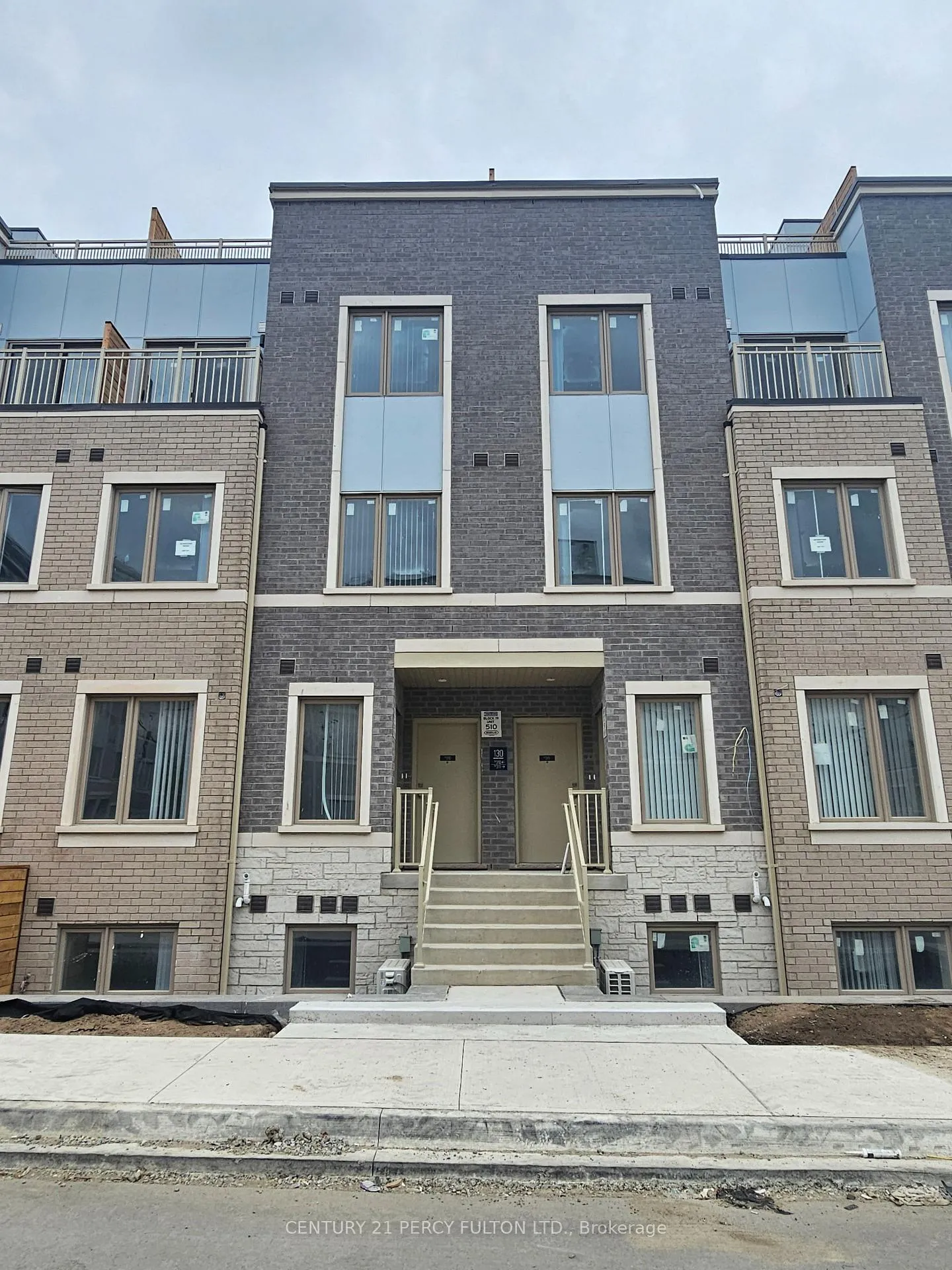 Photo 1 of Unit TH 310, 130 Honeycrisp Crescent, Vaughan, Concord — HOMEH