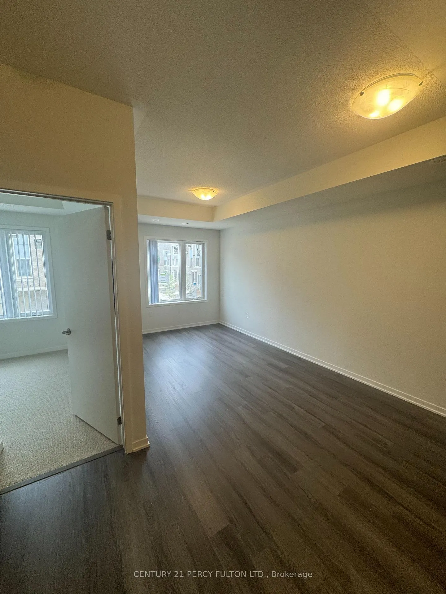 Photo 4 of Unit TH 310, 130 Honeycrisp Crescent, Vaughan, Concord — HOMEH