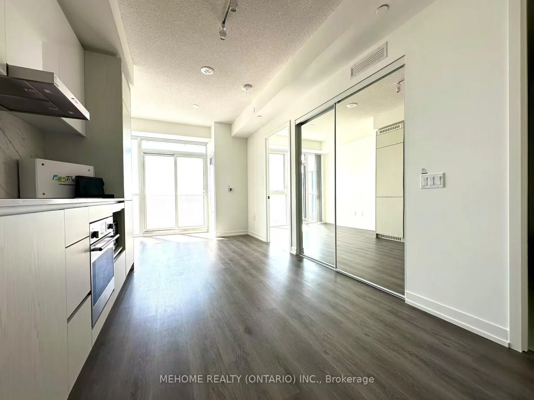 Photo 5 of Unit 4211, 28 Interchange Way, Vaughan, Vaughan Corporate Centre — HOMEH