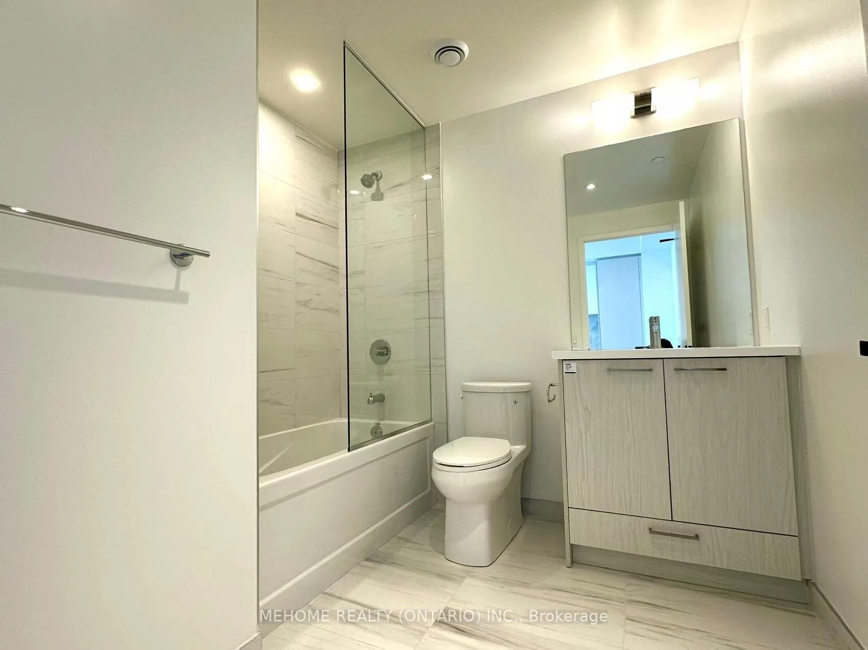 Photo 10 of Unit 4211, 28 Interchange Way, Vaughan, Vaughan Corporate Centre — HOMEH