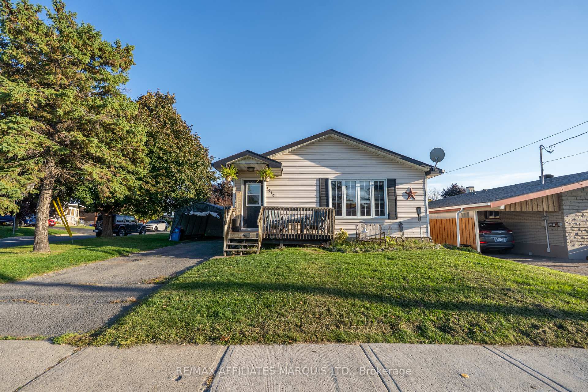 Photo 2 of 1017 Marleau Avenue, Cornwall — HOMEH