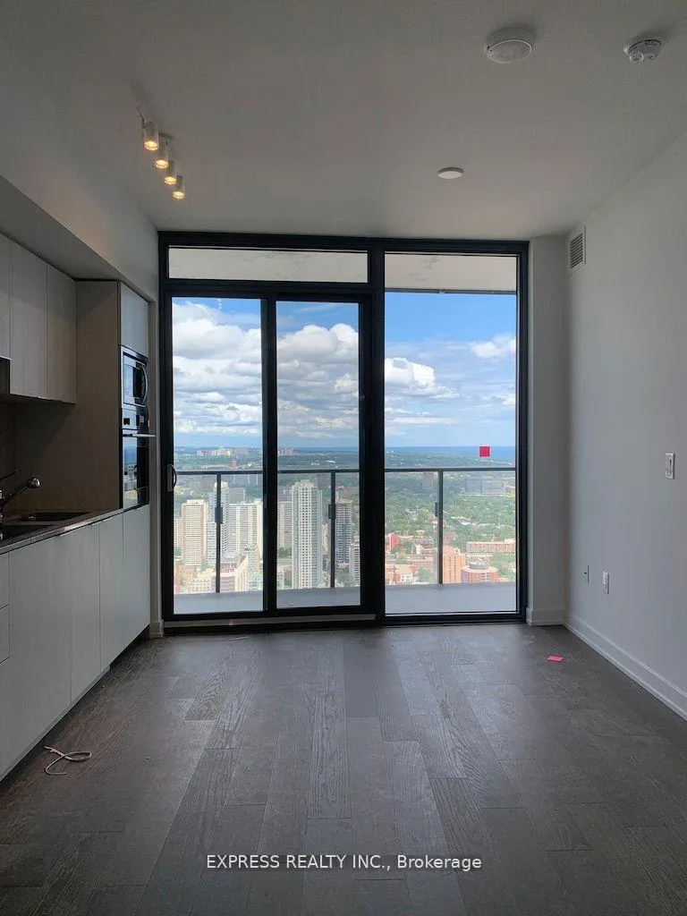Photo 3 of Unit 5613, 11 Wellesley Street W, Toronto, Bay Street Corridor — HOMEH