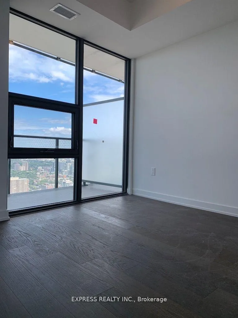 Photo 4 of Unit 5613, 11 Wellesley Street W, Toronto, Bay Street Corridor — HOMEH