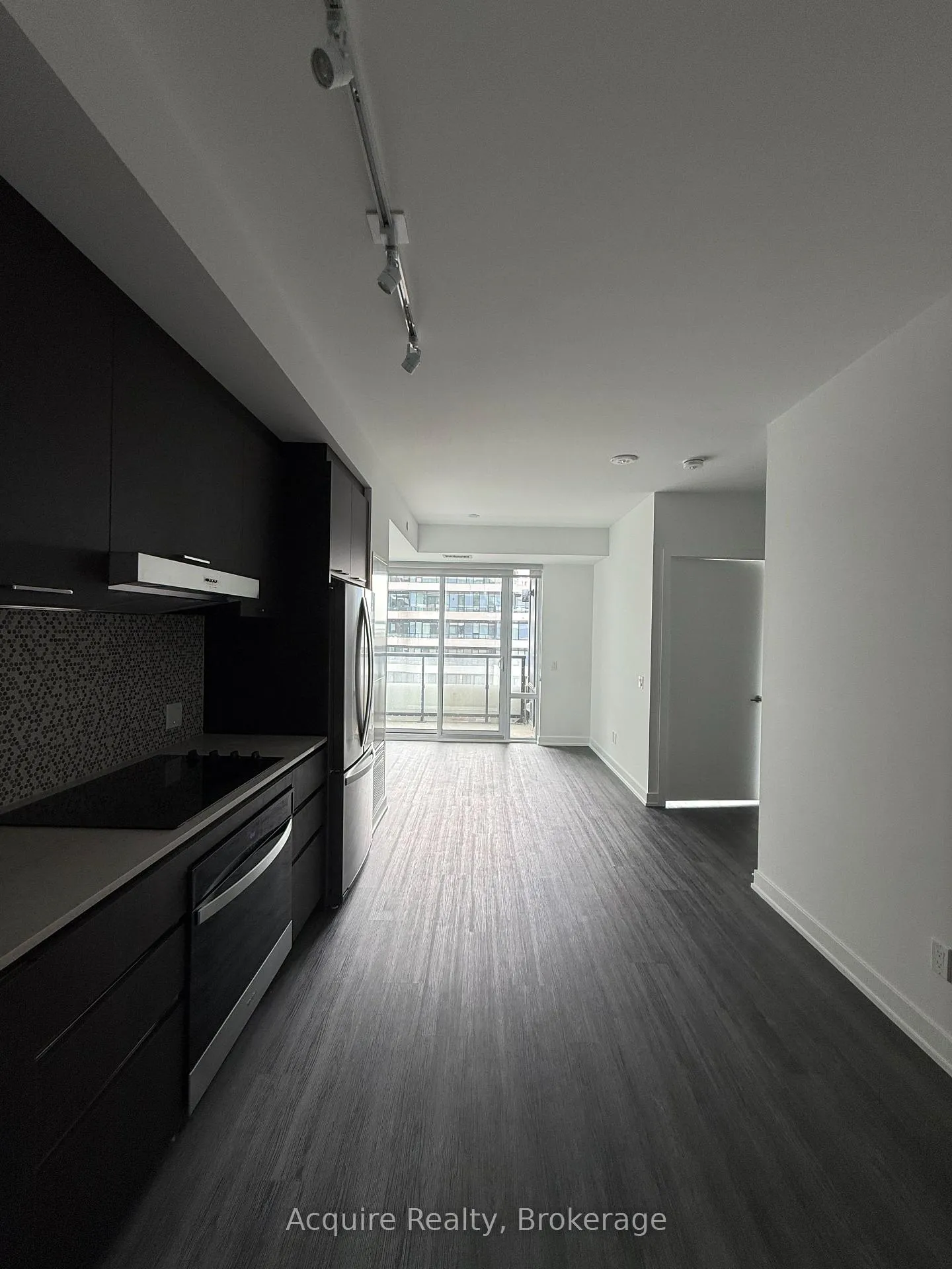 Photo 4 of Unit 404, 8188 Yonge Street, Vaughan, Uplands — HOMEH