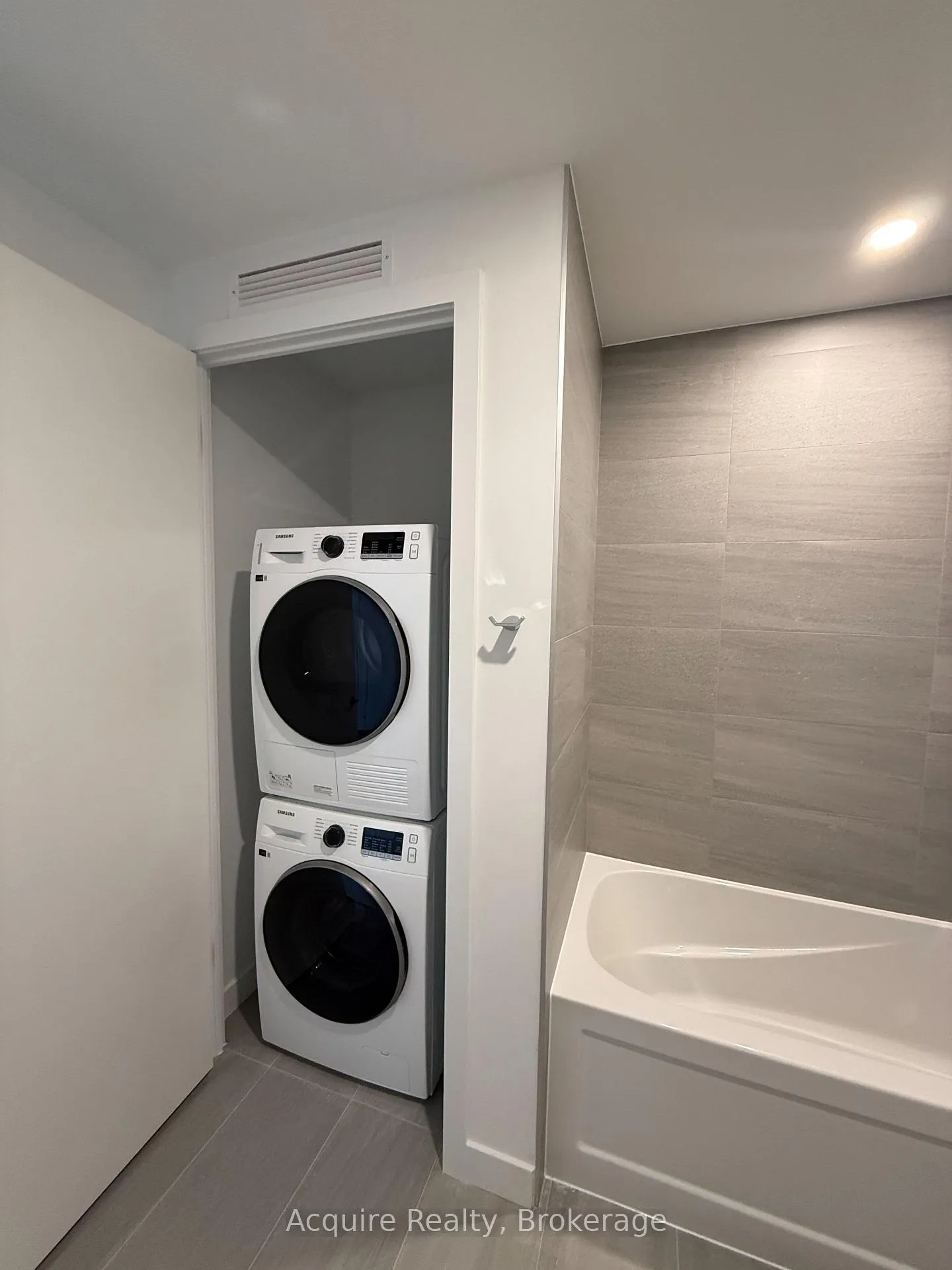 Photo 15 of Unit 404, 8188 Yonge Street, Vaughan, Uplands — HOMEH