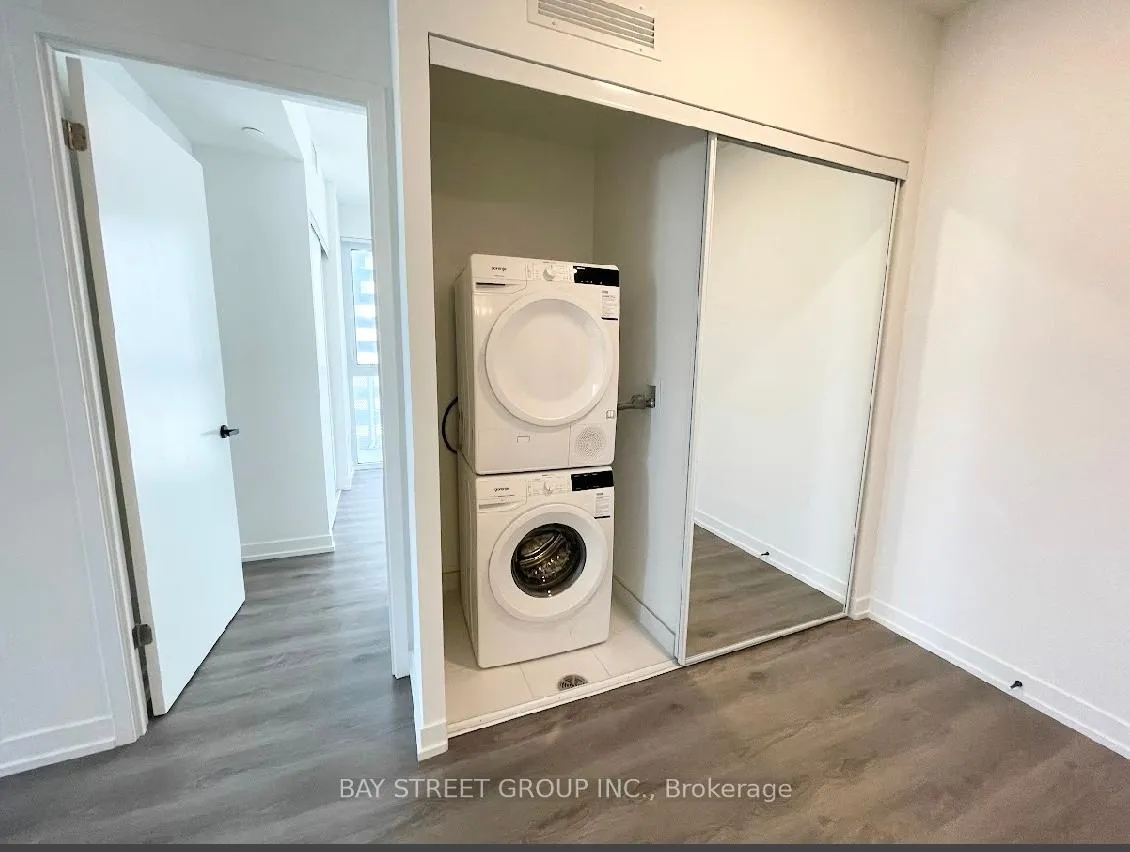 Photo 3 of Unit 912, 225 Commerce Street, Vaughan, Vaughan Corporate Centre — HOMEH