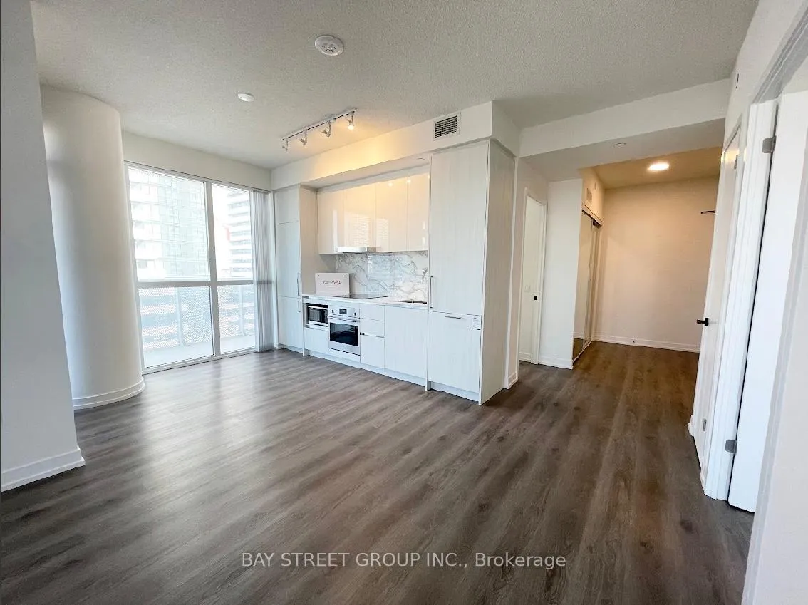 Photo 6 of Unit 912, 225 Commerce Street, Vaughan, Vaughan Corporate Centre — HOMEH