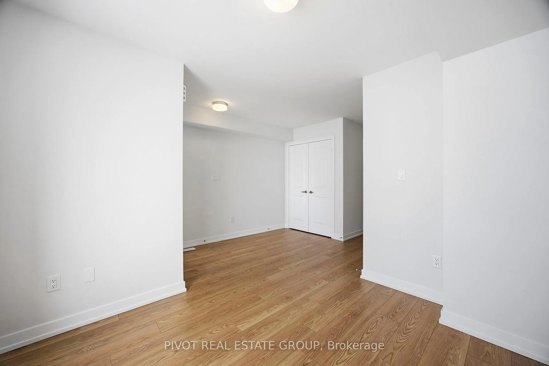 Photo 5 of 16 Pluto Way, Whitby, Brooklin — HOMEH