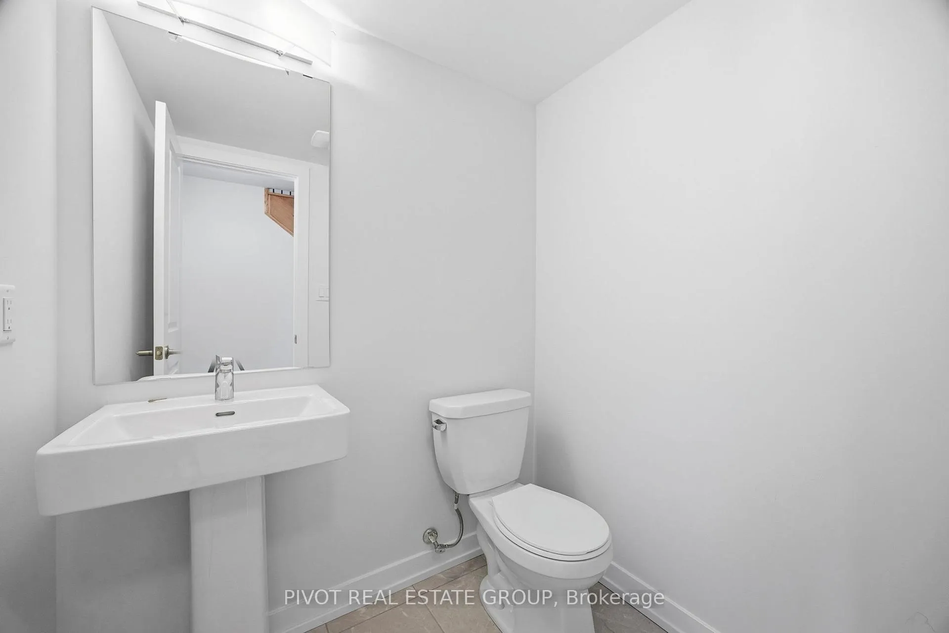 Photo 6 of 16 Pluto Way, Whitby, Brooklin — HOMEH