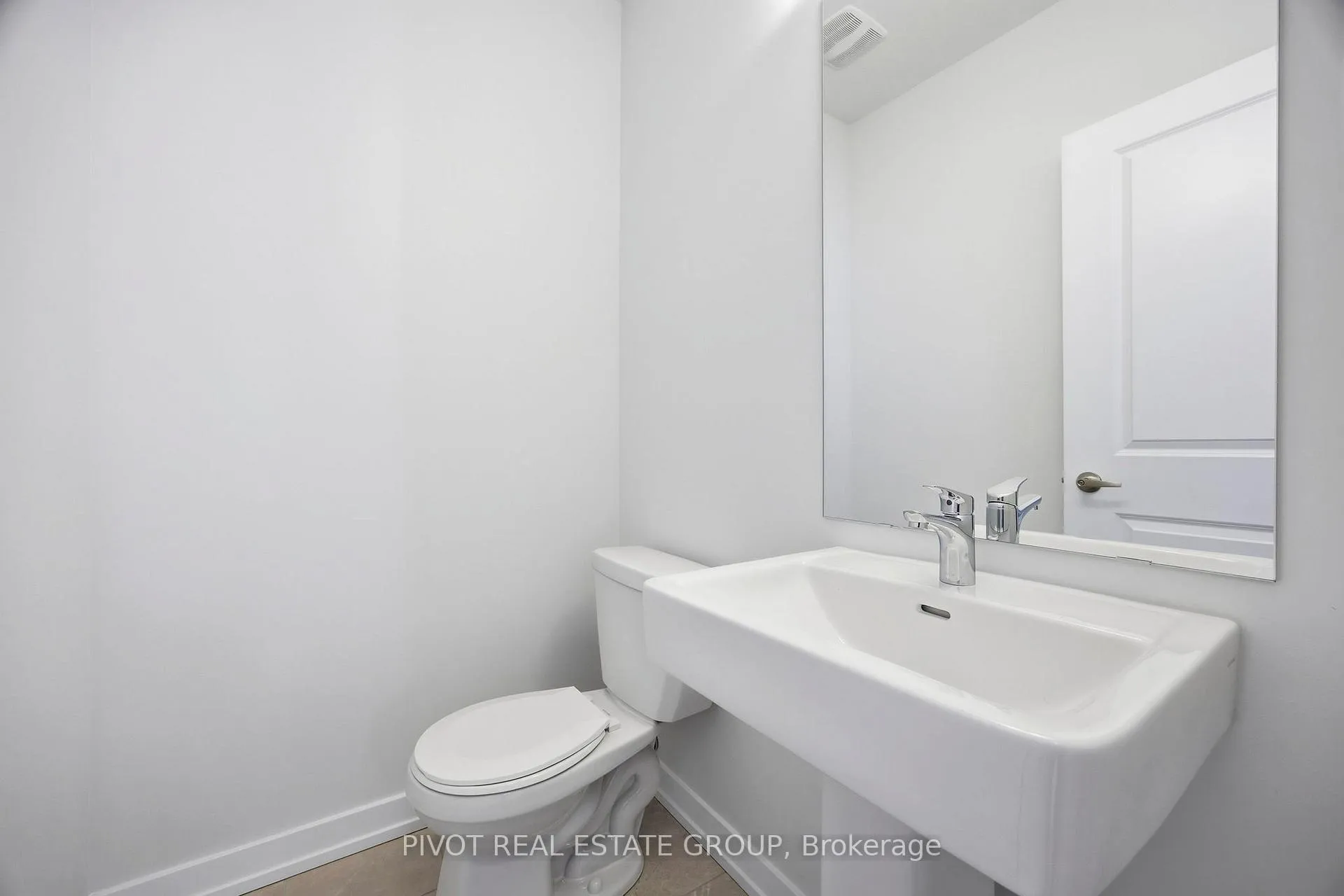Photo 7 of 16 Pluto Way, Whitby, Brooklin — HOMEH