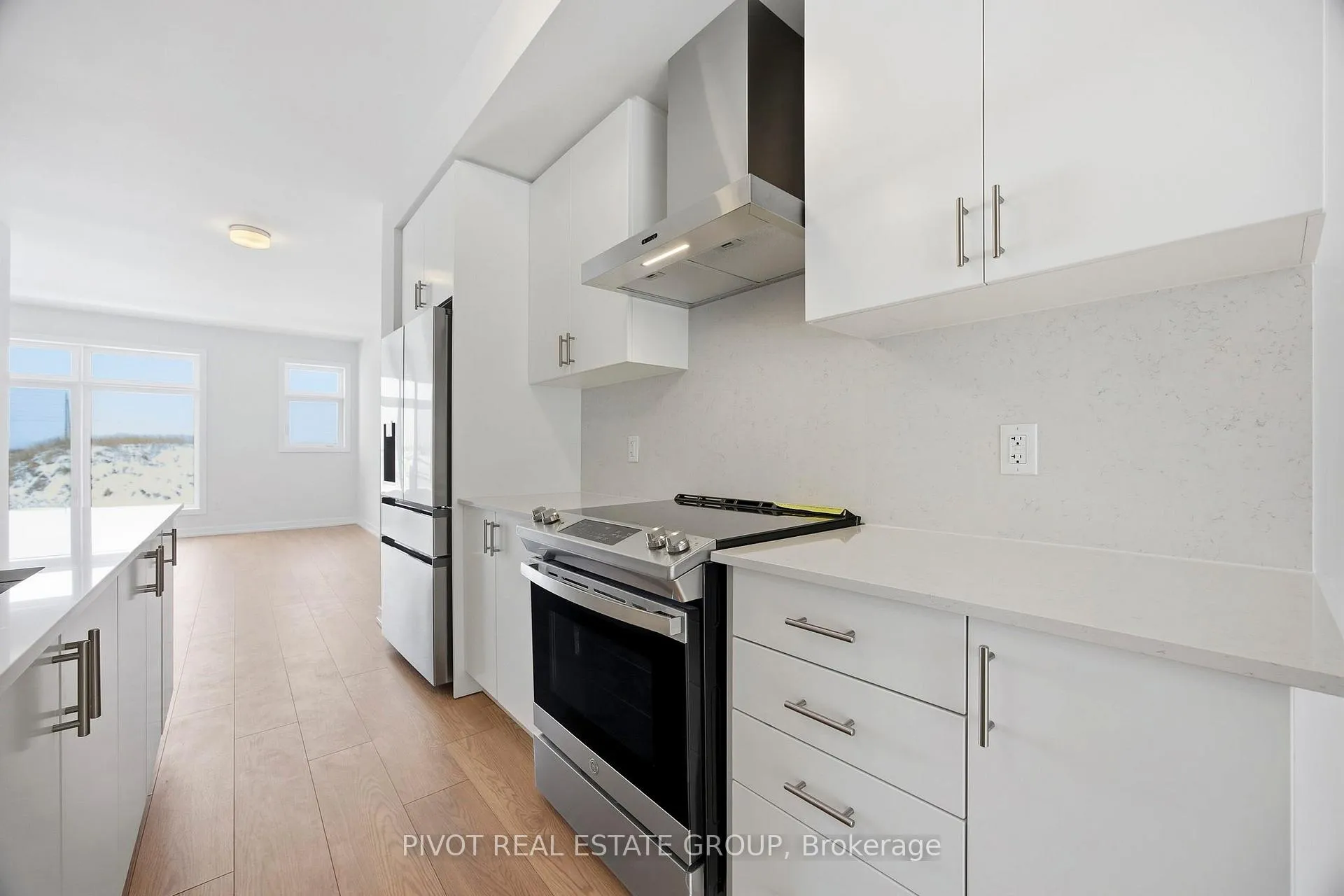 Photo 17 of 16 Pluto Way, Whitby, Brooklin — HOMEH