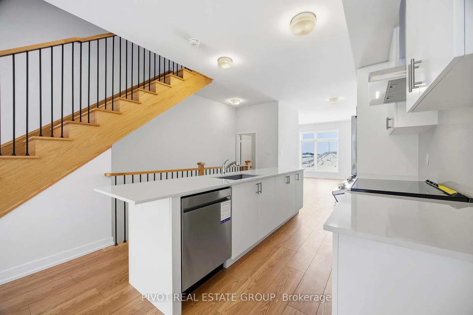 Photo 18 of 16 Pluto Way, Whitby, Brooklin — HOMEH