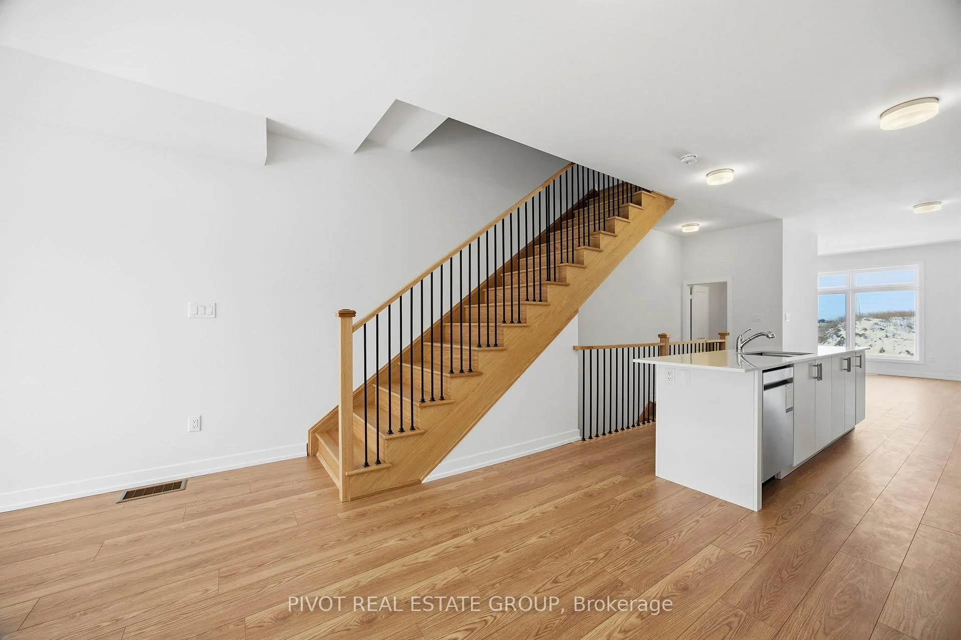 Photo 21 of 16 Pluto Way, Whitby, Brooklin — HOMEH