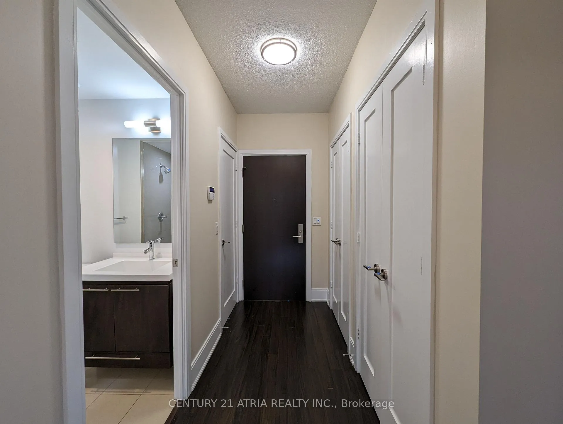 Photo 2 of Unit 702, 25 Broadway Avenue, Toronto, Mount Pleasant West — HOMEH