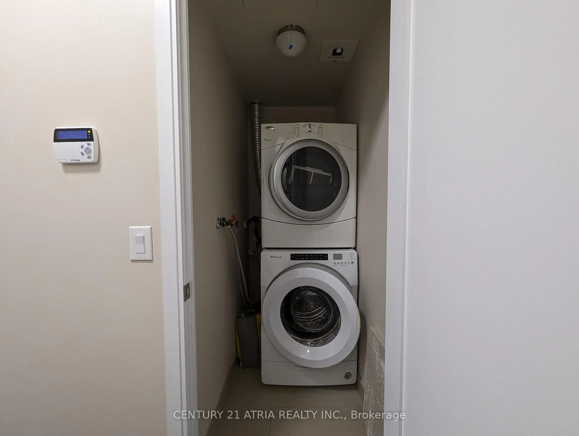 Photo 3 of Unit 702, 25 Broadway Avenue, Toronto, Mount Pleasant West — HOMEH