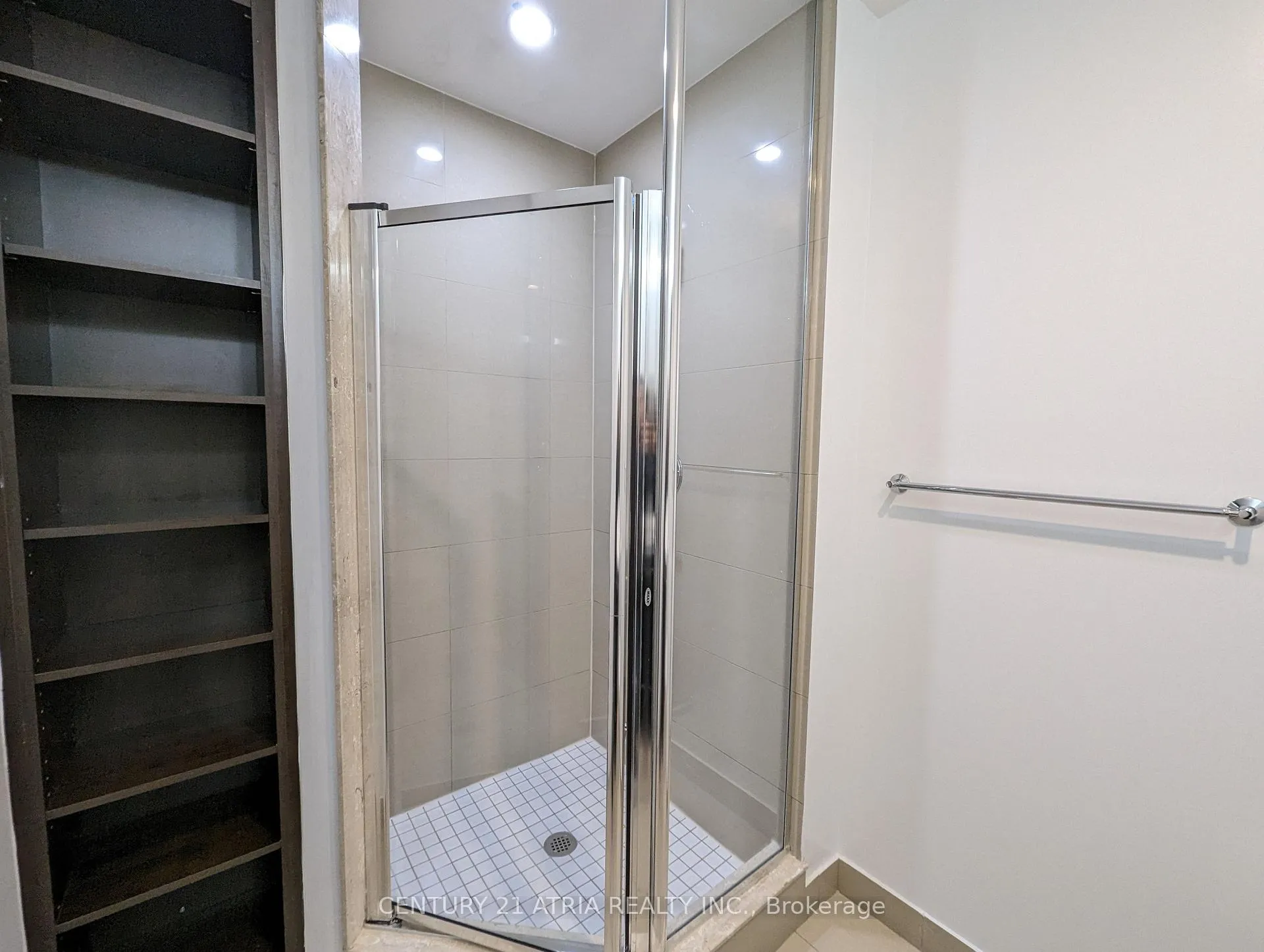 Photo 4 of Unit 702, 25 Broadway Avenue, Toronto, Mount Pleasant West — HOMEH