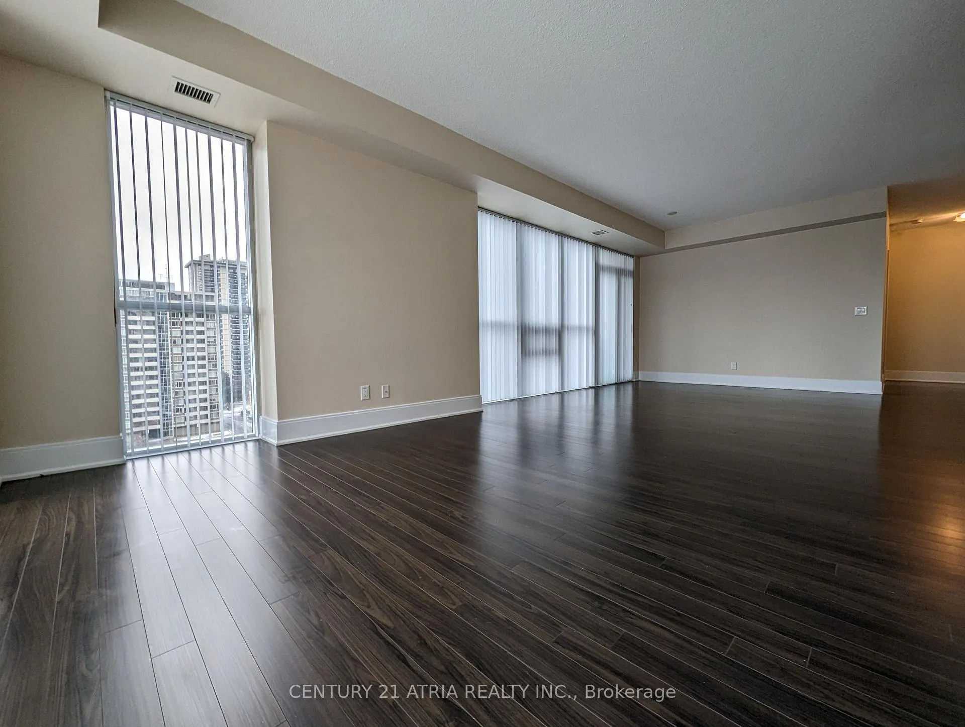 Photo 5 of Unit 702, 25 Broadway Avenue, Toronto, Mount Pleasant West — HOMEH