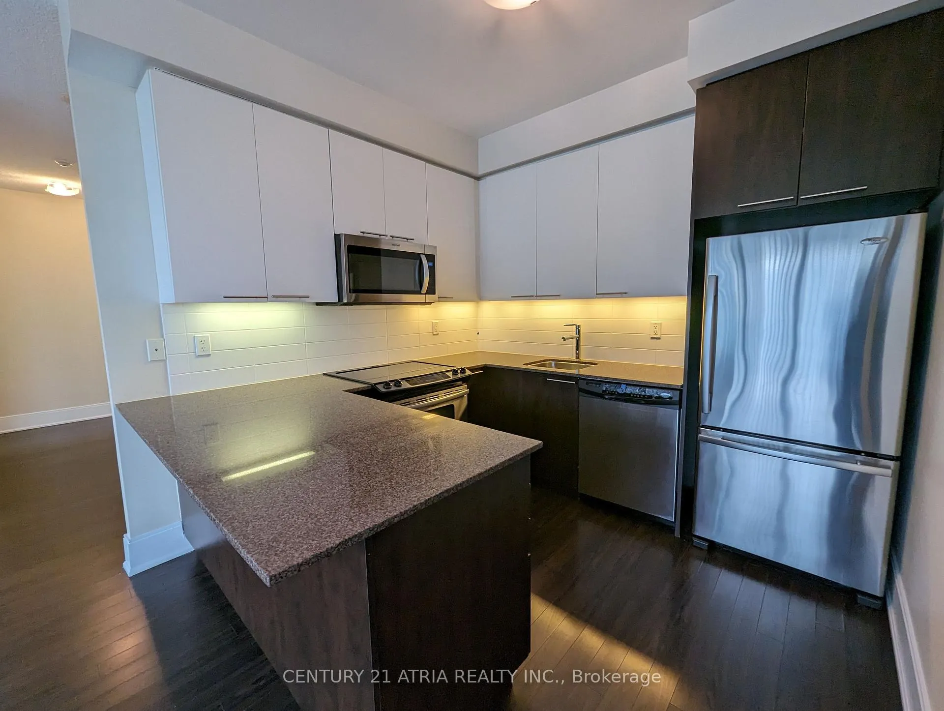 Photo 6 of Unit 702, 25 Broadway Avenue, Toronto, Mount Pleasant West — HOMEH