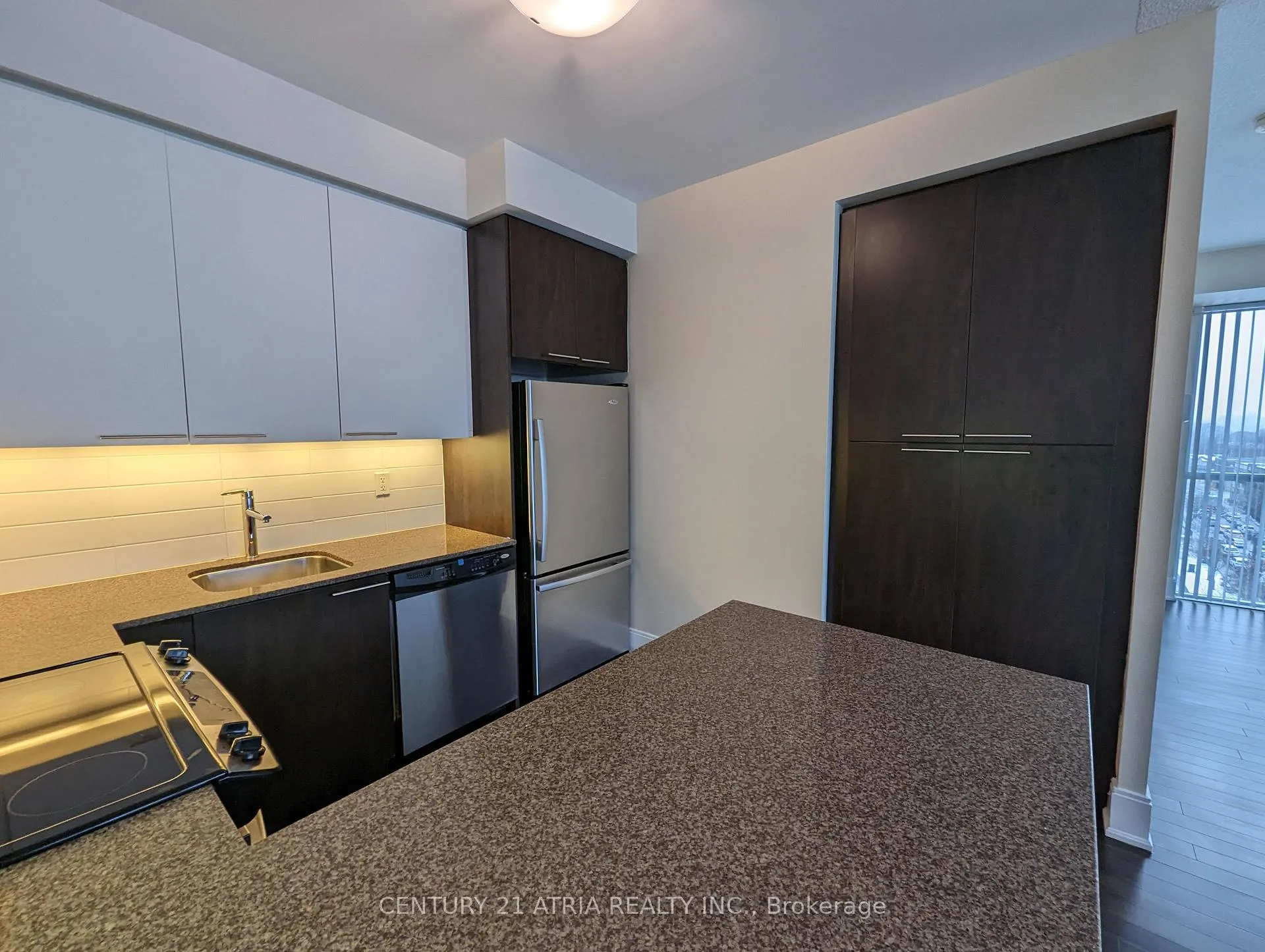 Photo 8 of Unit 702, 25 Broadway Avenue, Toronto, Mount Pleasant West — HOMEH