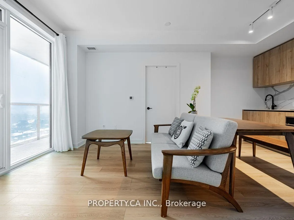 Photo 2 of Unit 1309, 127 Broadway Avenue, Toronto, Mount Pleasant West — HOMEH