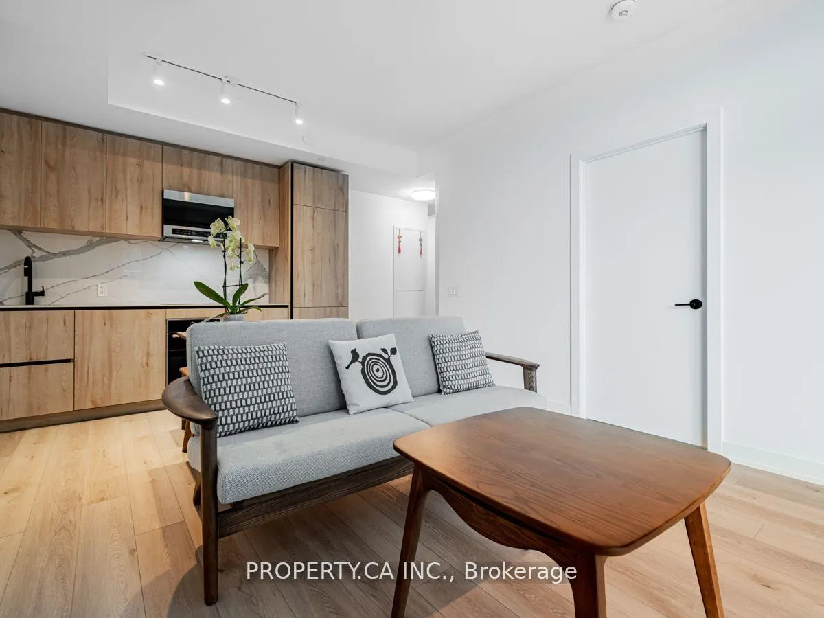 Photo 3 of Unit 1309, 127 Broadway Avenue, Toronto, Mount Pleasant West — HOMEH