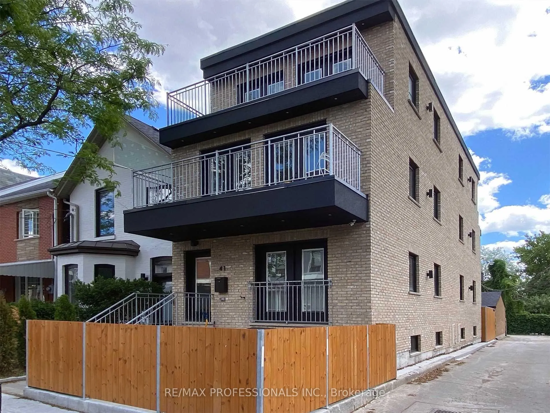 Photo 2 of 41 Rolyat Street, Toronto, Trinity-Bellwoods — HOMEH