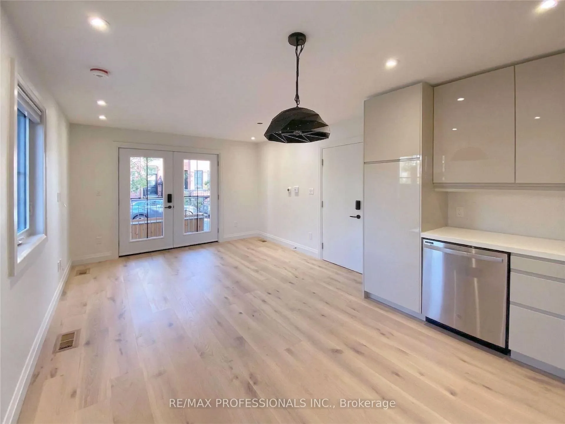 Photo 11 of 41 Rolyat Street, Toronto, Trinity-Bellwoods — HOMEH
