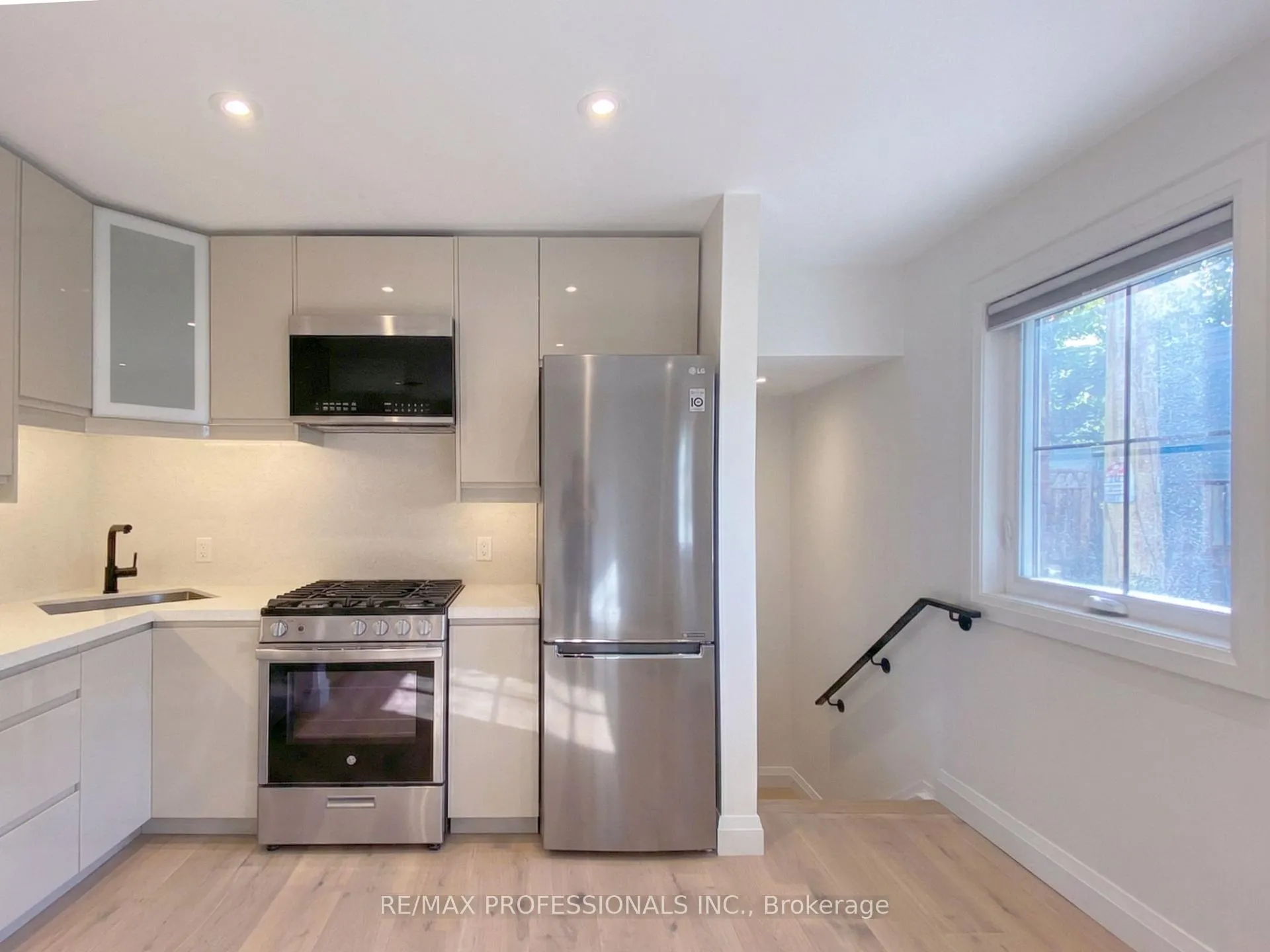Photo 12 of 41 Rolyat Street, Toronto, Trinity-Bellwoods — HOMEH