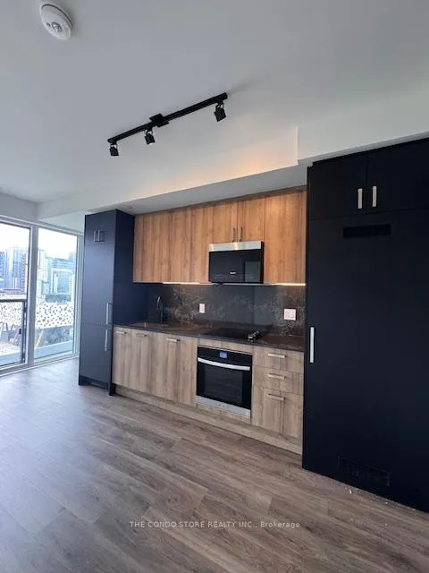 Front of Unit 1409, 280 Dundas Street W