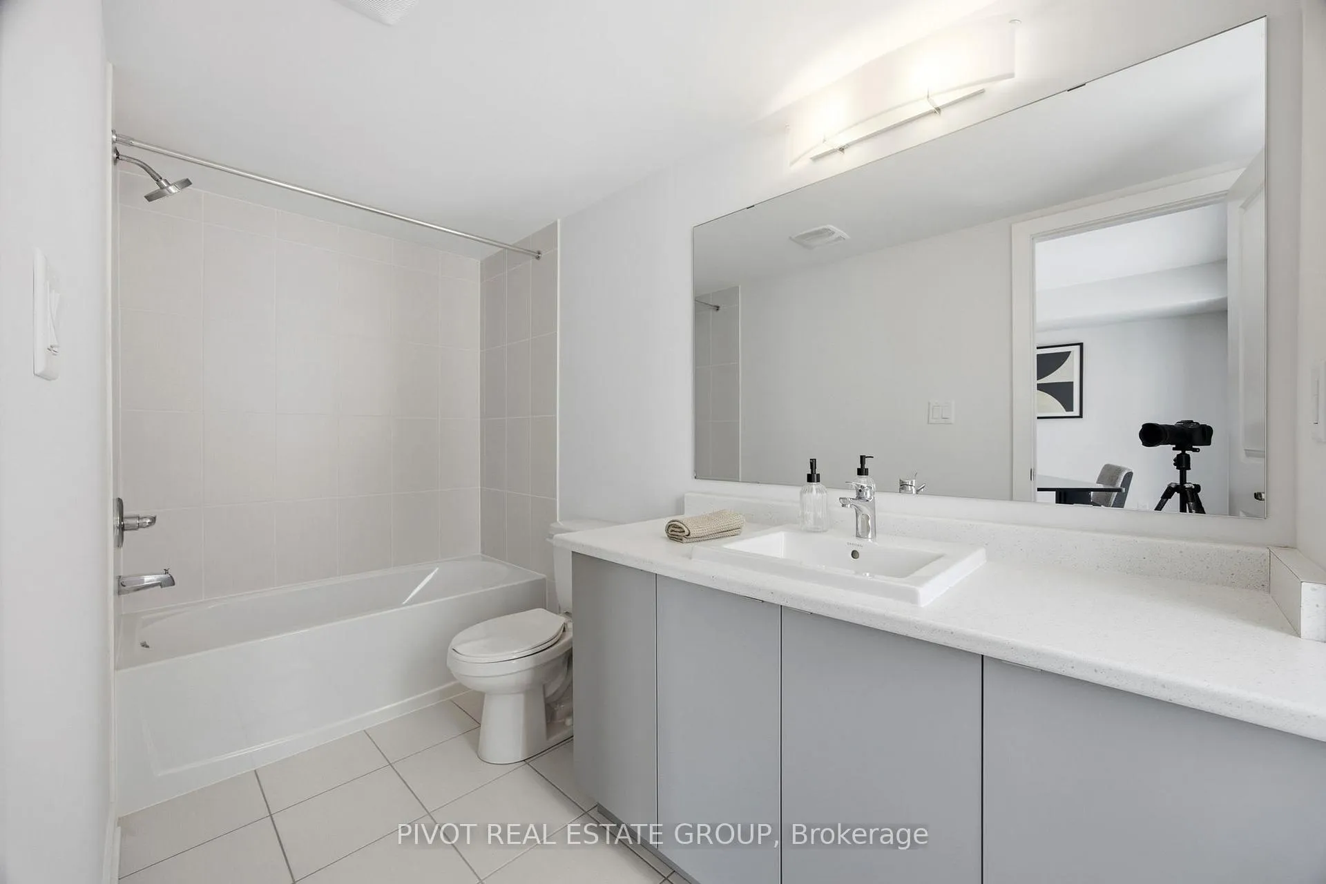 Photo 5 of 46 Observatory Way, Whitby, Brooklin — HOMEH