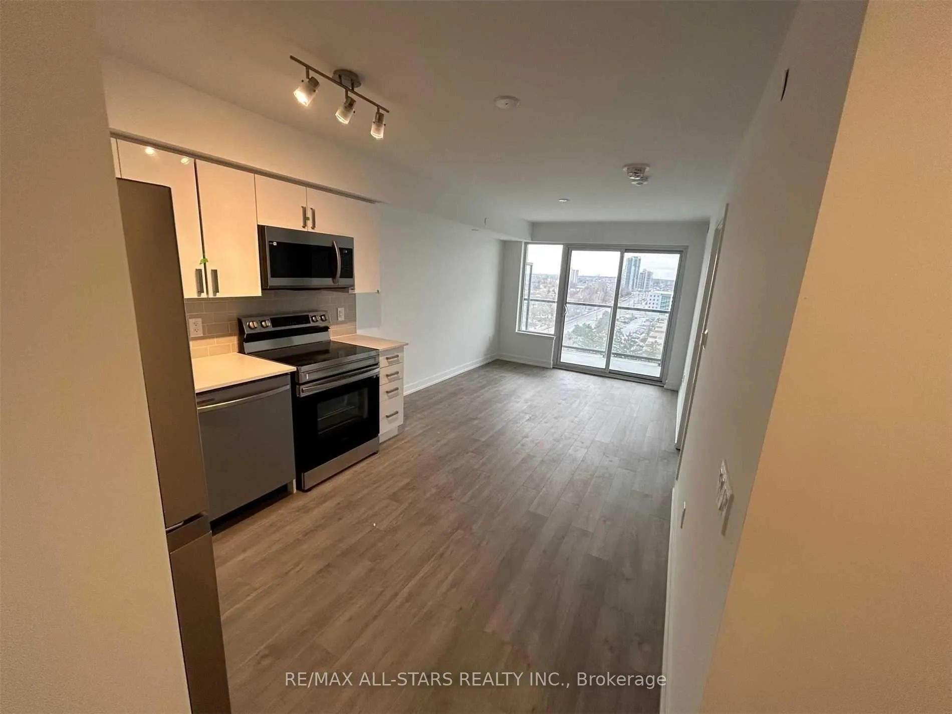 Photo 4 of Unit 1102, 1480 Bayly Street, Pickering, Bay Ridges — HOMEH