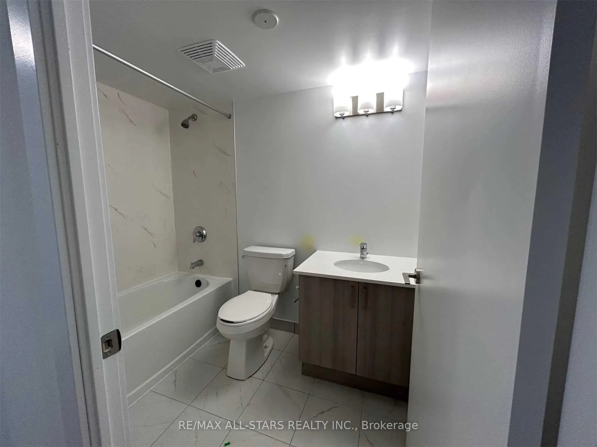 Photo 10 of Unit 1102, 1480 Bayly Street, Pickering, Bay Ridges — HOMEH