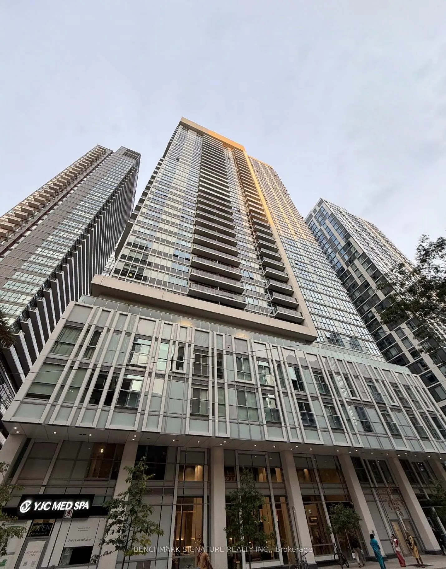 Front of Unit 3006, 77 Mutual Street
