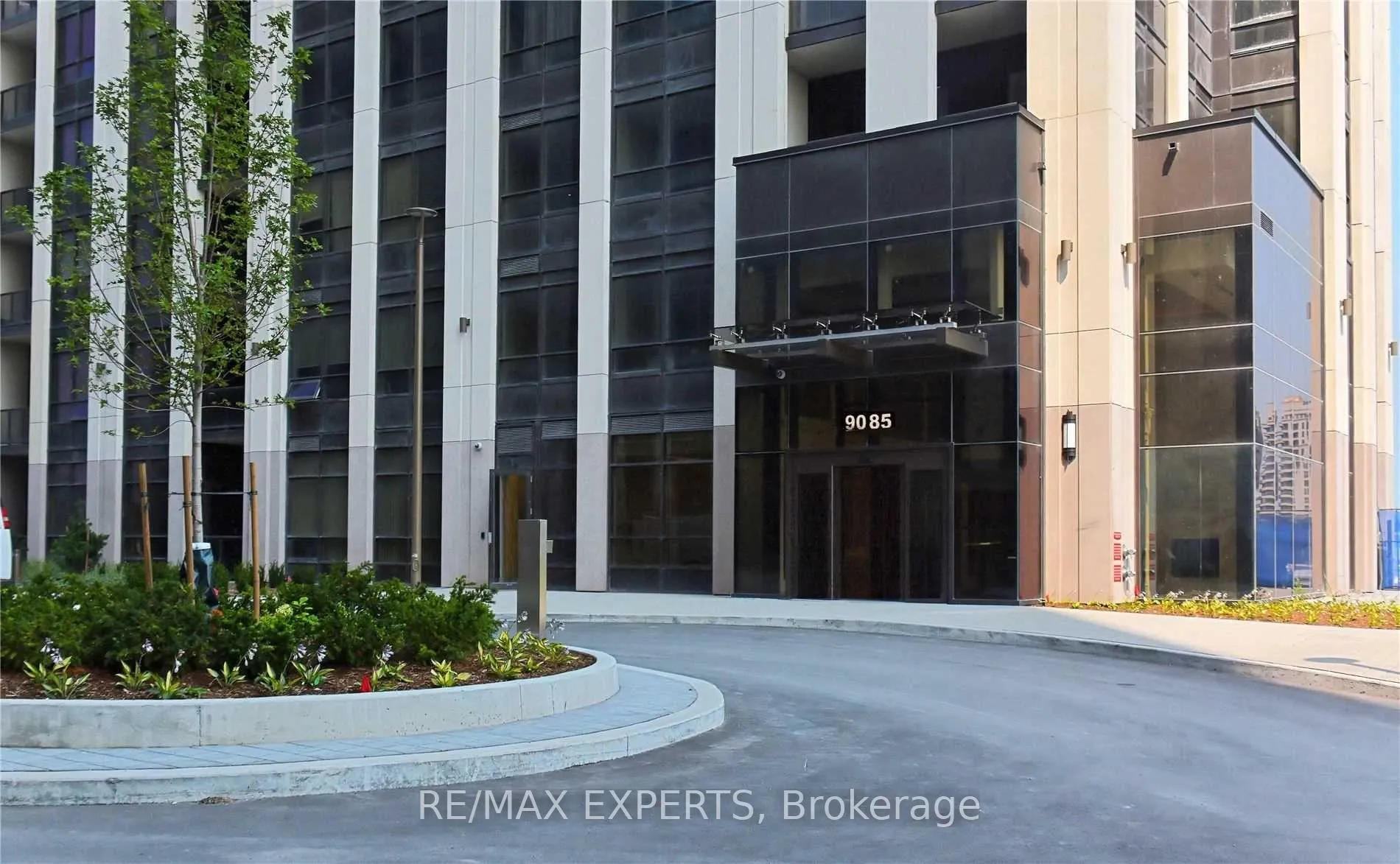 Photo 3 of Unit 907, 9085 Jane Street, Vaughan, Concord — HOMEH