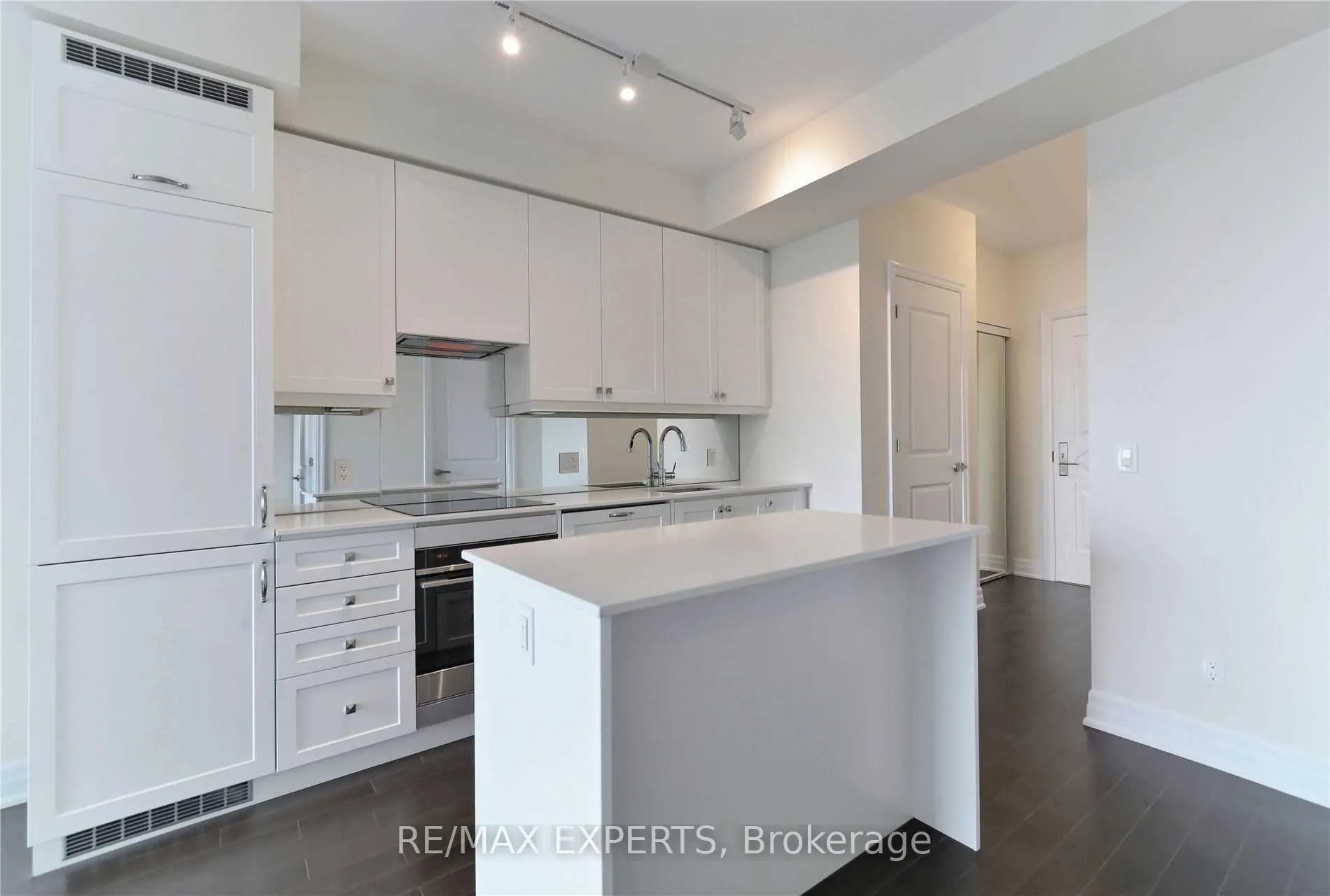 Photo 7 of Unit 907, 9085 Jane Street, Vaughan, Concord — HOMEH