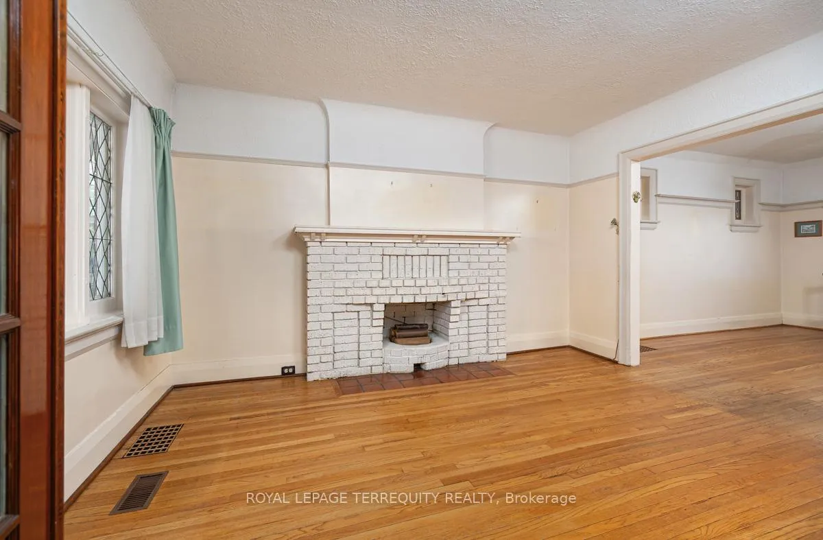 Photo 6 of 59 Ostend Avenue, Toronto, High Park-Swansea — HOMEH