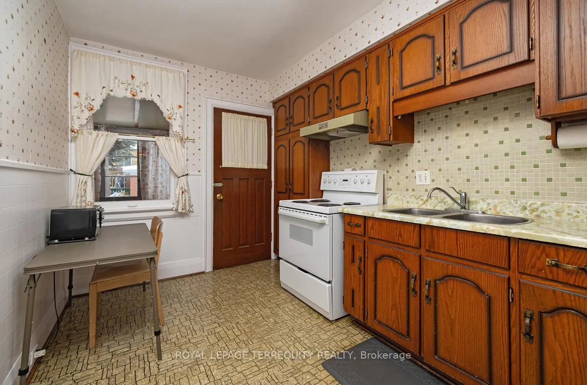 Photo 12 of 59 Ostend Avenue, Toronto, High Park-Swansea — HOMEH