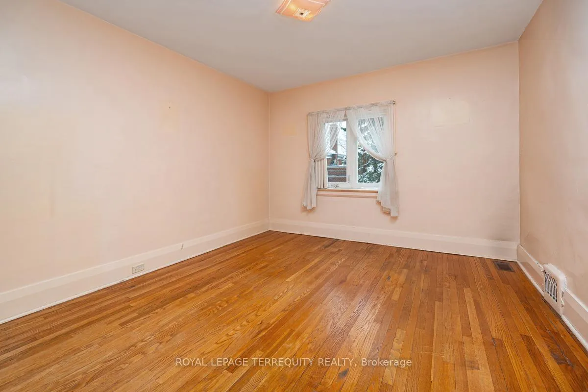Photo 16 of 59 Ostend Avenue, Toronto, High Park-Swansea — HOMEH