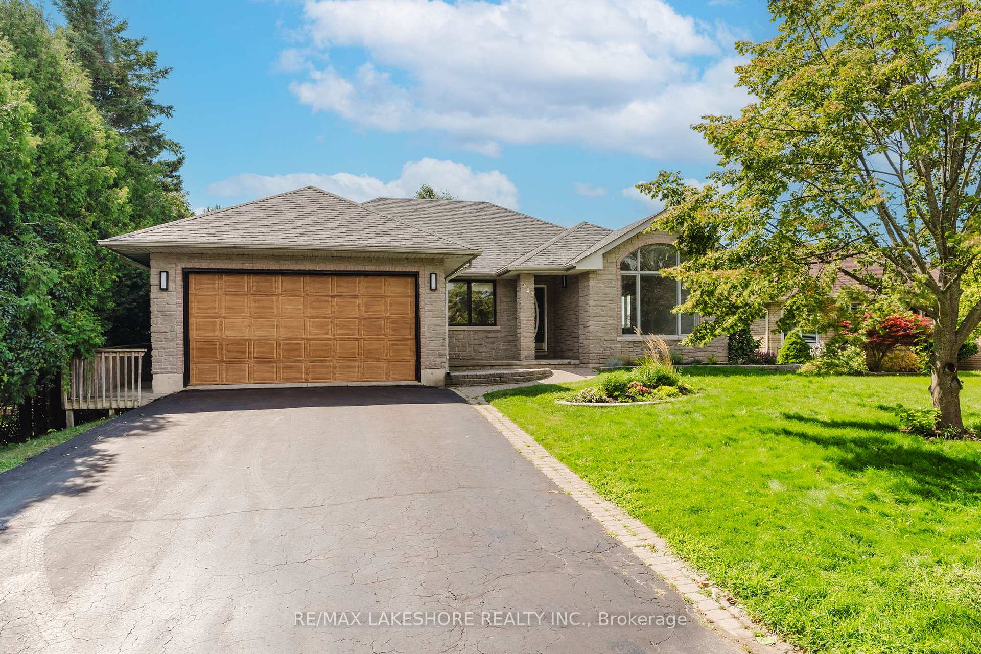 Photo 2 of 333 Booth Court, Cobourg — HOMEH