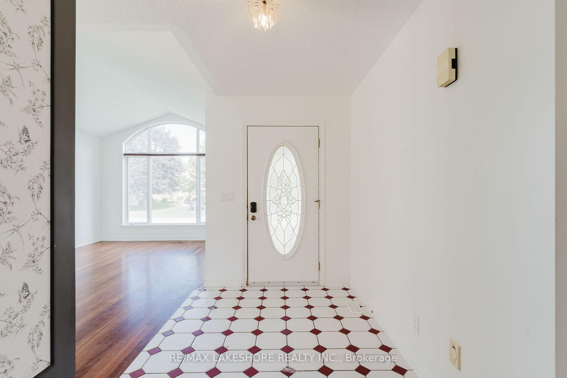Photo 4 of 333 Booth Court, Cobourg — HOMEH