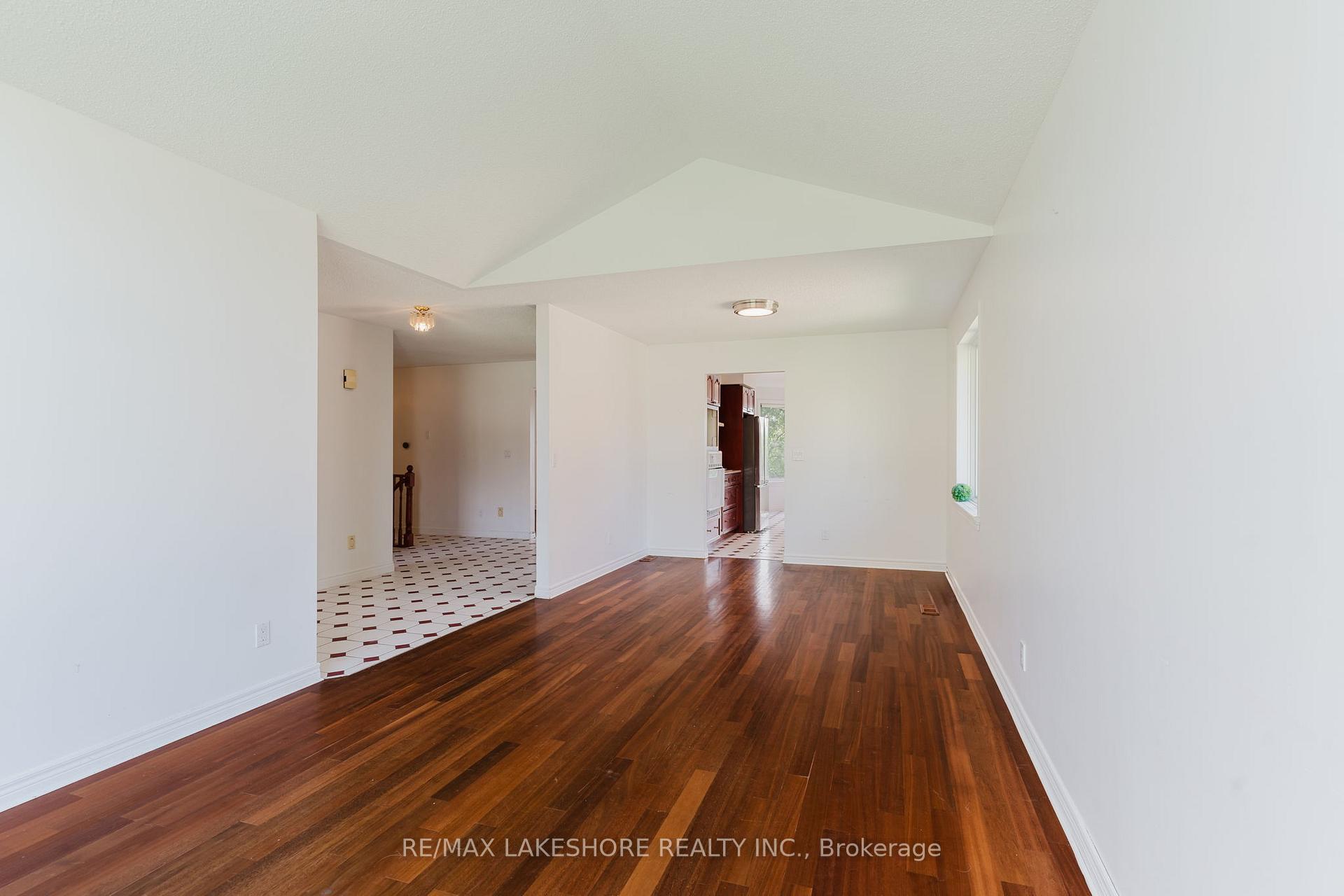 Photo 6 of 333 Booth Court, Cobourg — HOMEH