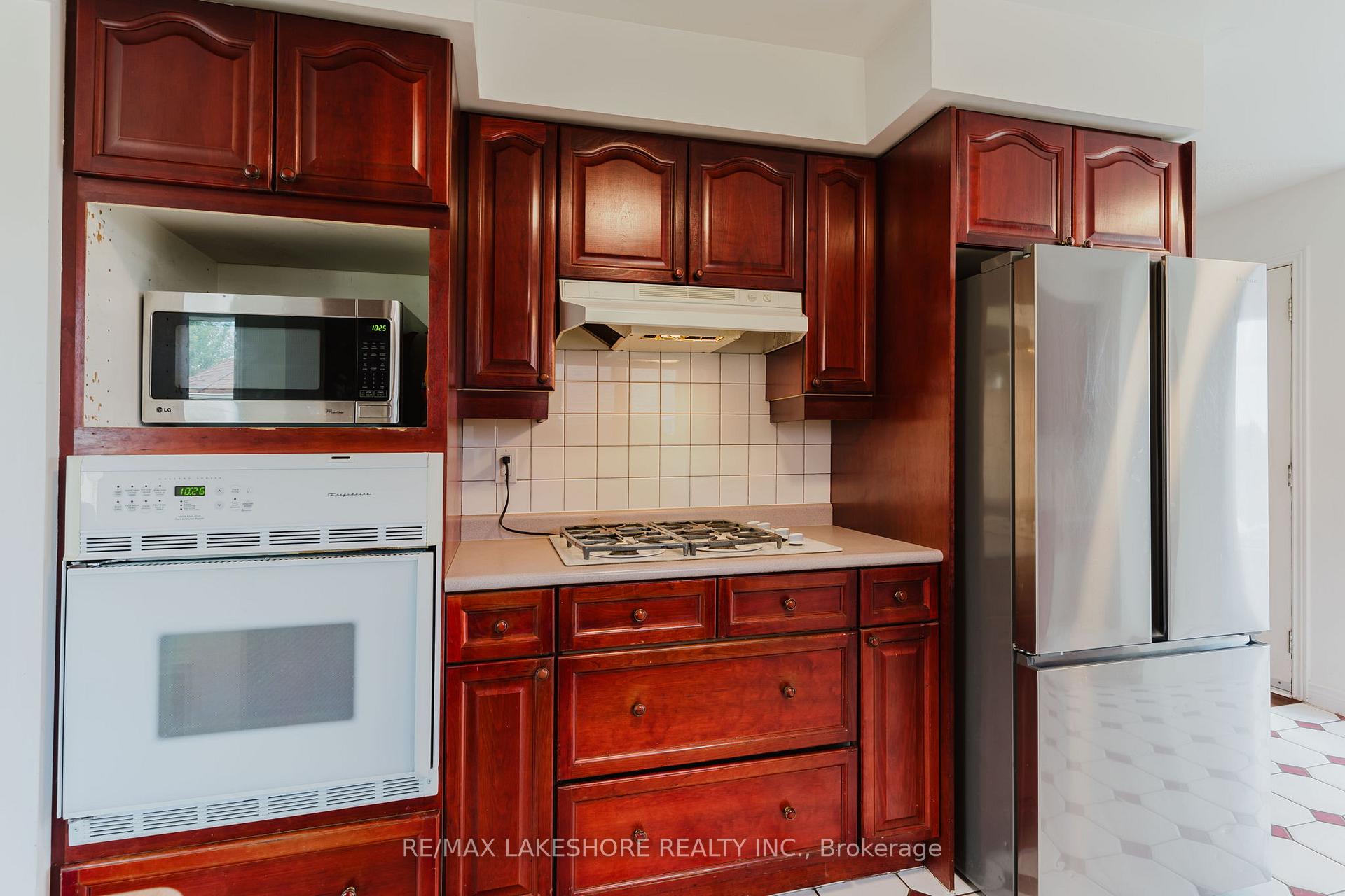 Photo 11 of 333 Booth Court, Cobourg — HOMEH